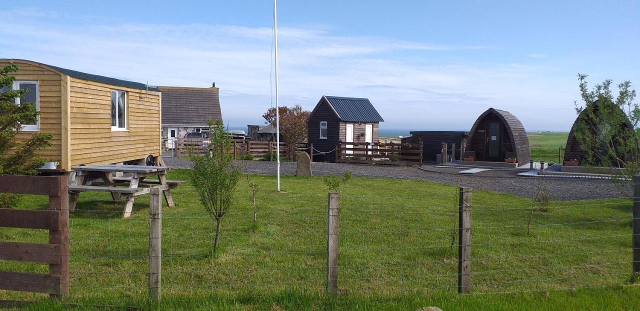 Hillside Camping Pods And Shepherd'S Hut Wick  Exterior foto