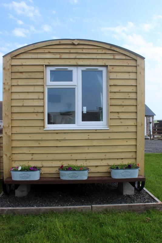 Hillside Camping Pods And Shepherd'S Hut Wick  Exterior foto