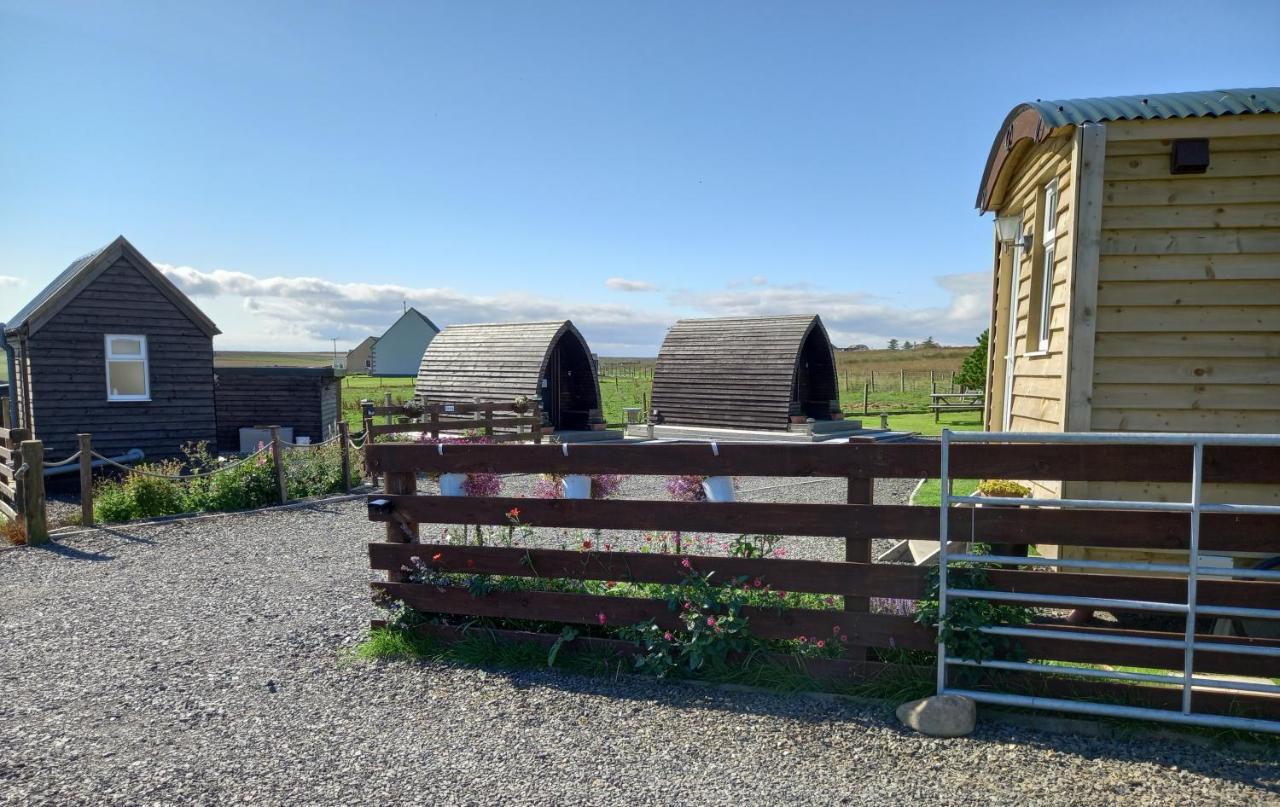 Hillside Camping Pods And Shepherd'S Hut Wick  Exterior foto
