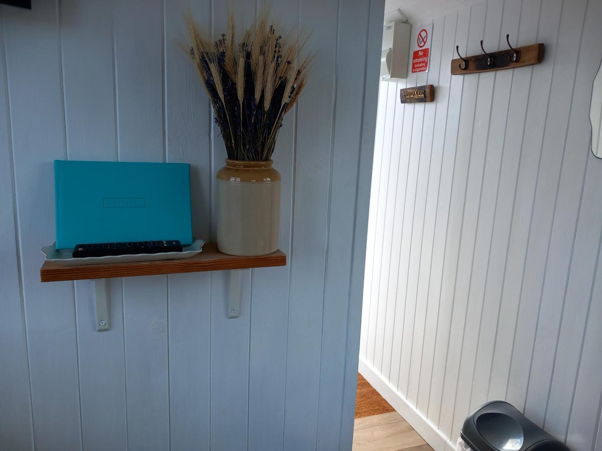 Hillside Camping Pods And Shepherd'S Hut Wick  Exterior foto