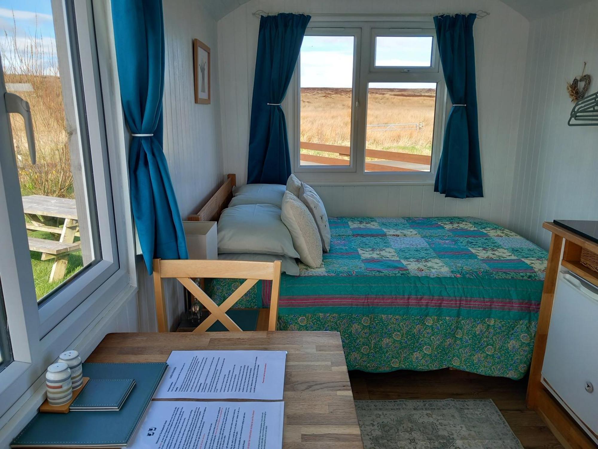 Hillside Camping Pods And Shepherd'S Hut Wick  Exterior foto