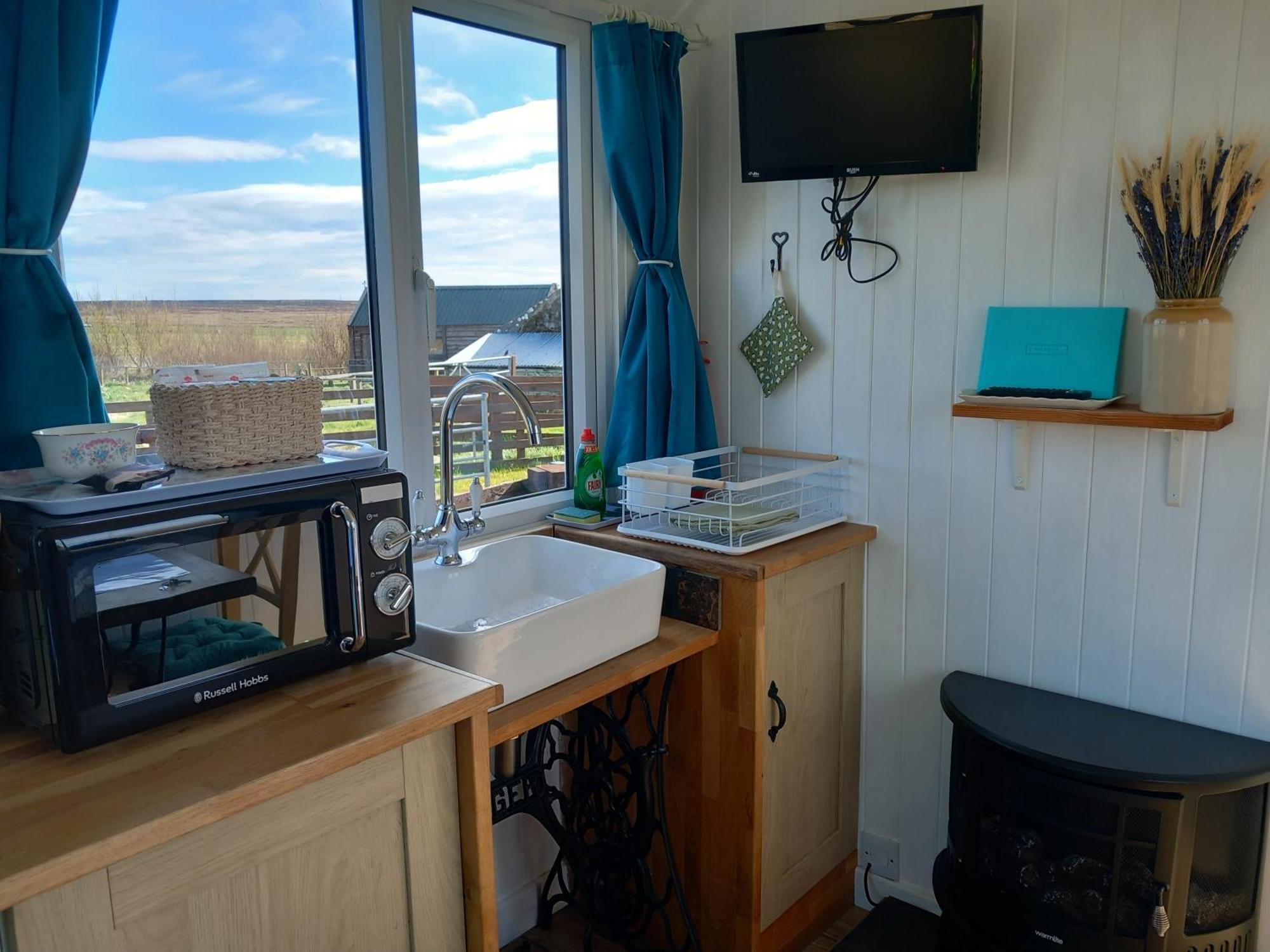 Hillside Camping Pods And Shepherd'S Hut Wick  Exterior foto